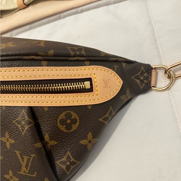 BNWT- Louis Vuitton Highrise MNG crossbody- bumbag - Picture 2 of 16